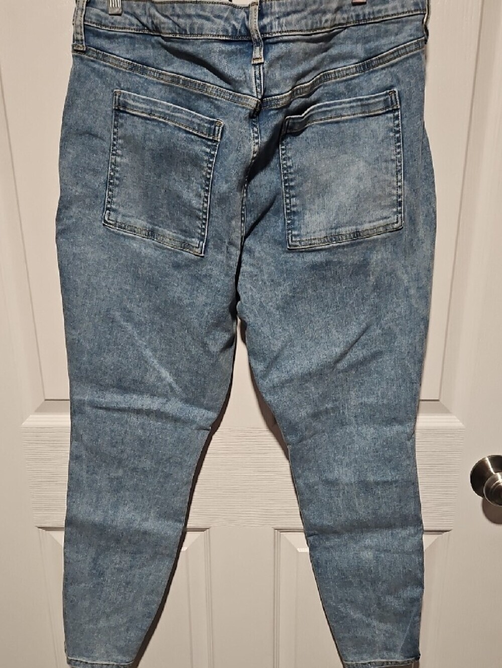 Universal Thread Light Blue Jeans - Picture 3 of 3